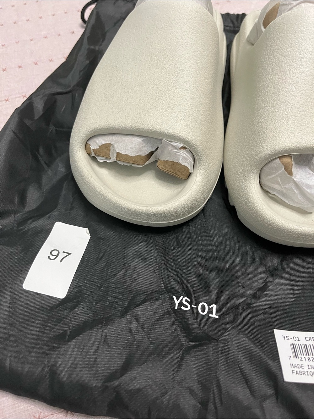 Yeezy slide. - Picture 2 of 3